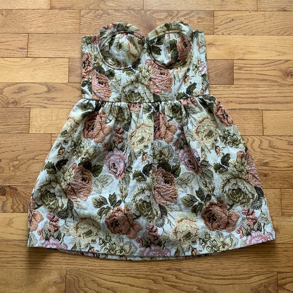 Vintage-Inspired Strapless Mini Dress with Pockets and Zippered Back (M)